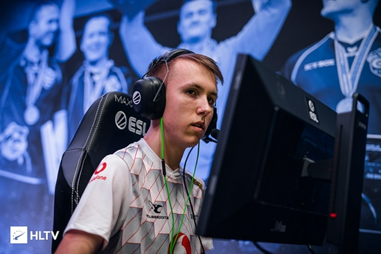 Elk揭秘LOL新玩法感冒后休息与狼人杀的奇妙联系